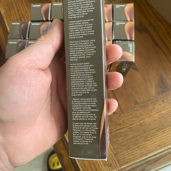 BECCA Cosmetics Ultimate Coverage 24 Hr Foundation MAHOGANY - Picture 5 of 6